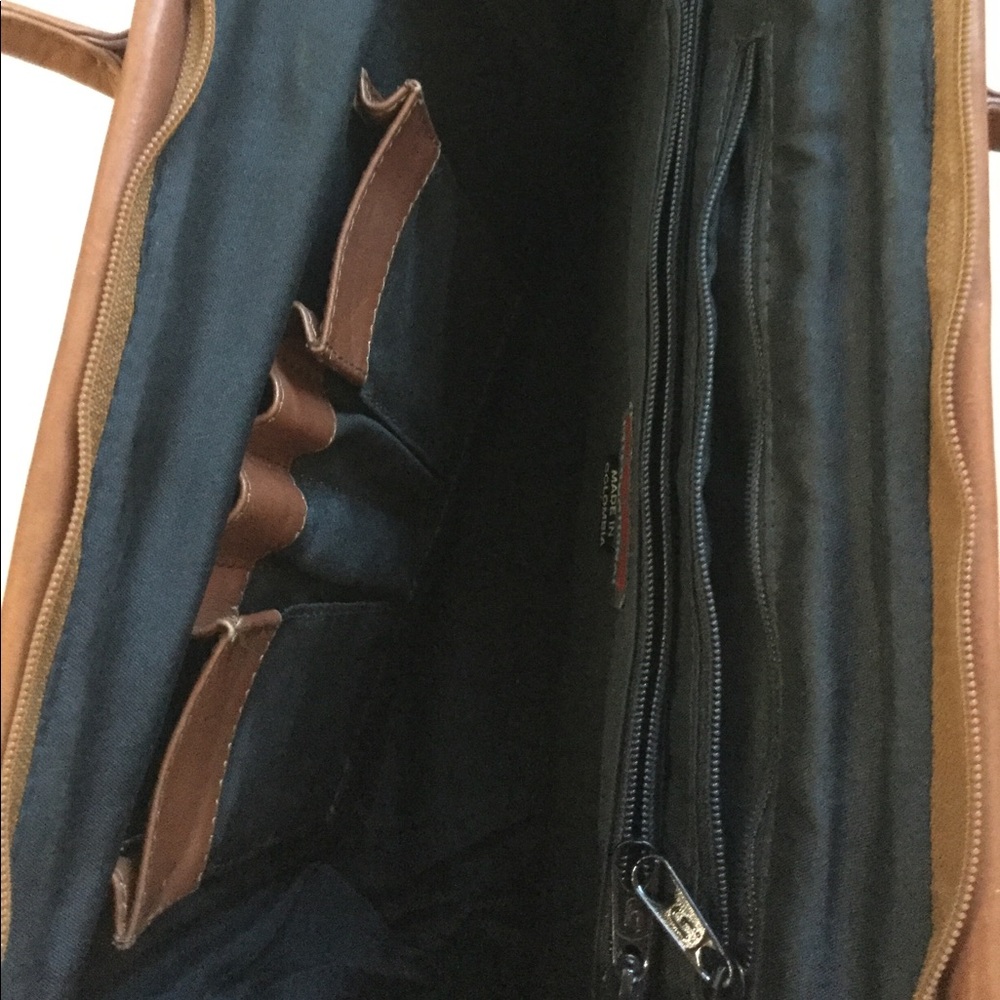 HOBO International Leather Bag Made in Colombia - Picture 5 of 8